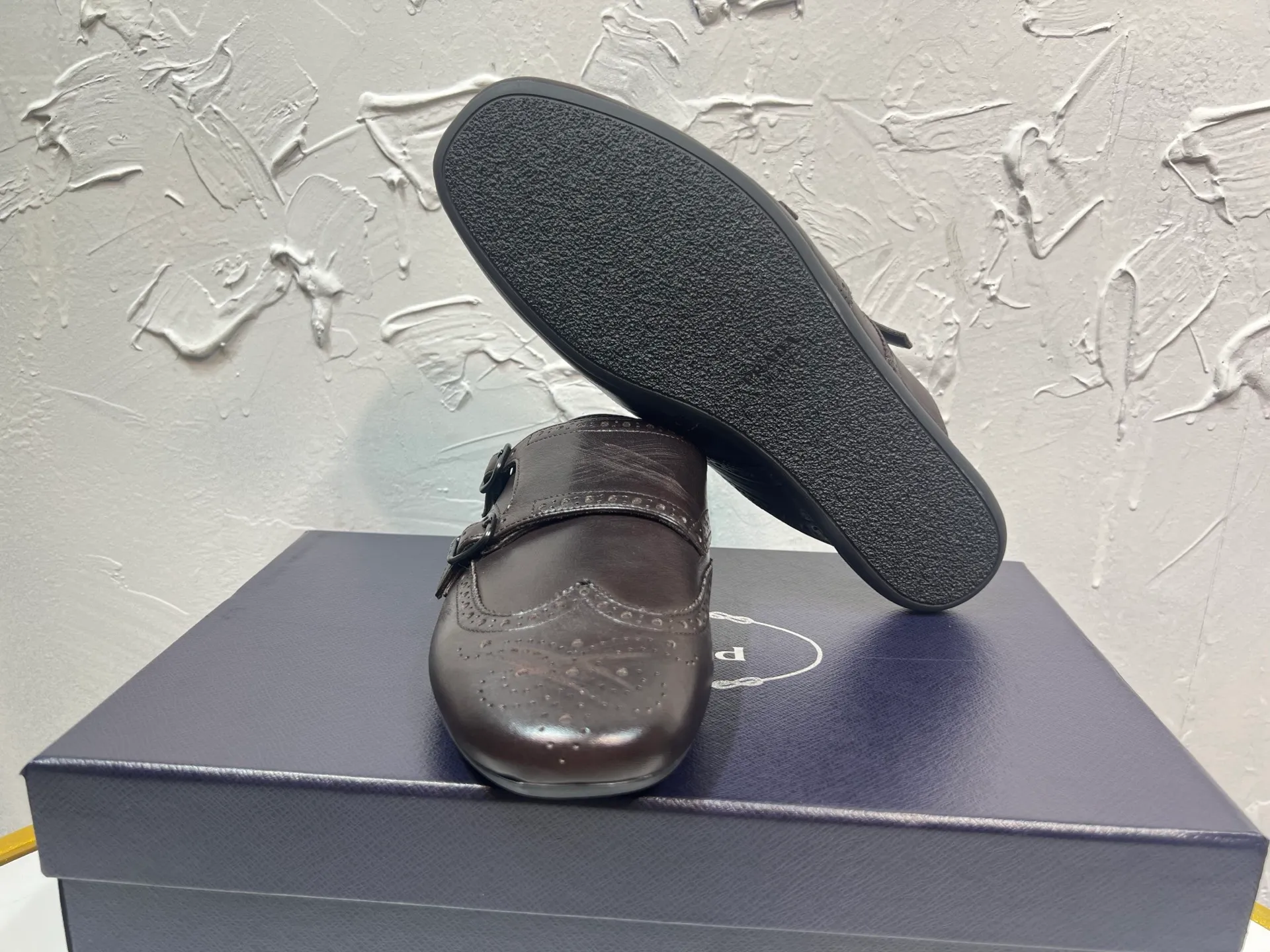 P780 prada derby2025 spring and autumn latest Prada slip-on retro men's Muleto shoes, Shuffle double-buckle Monk shoes, upper cowhide, lining and foot cowhide, rubber sole, black and brown 2-color original packaging Code number: 39-46